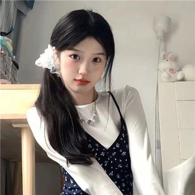 蓝天花朵